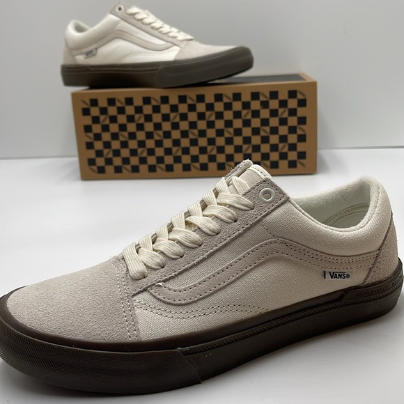 Vans Men’s Bmx Old Skool
Marshmallow/Gum
VN0005UZOVM Sneakers - Picture 15 of 16